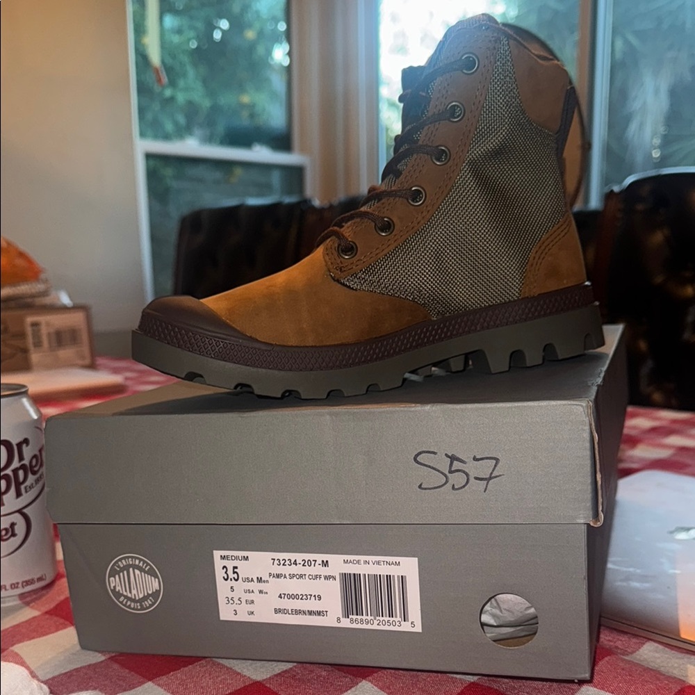 Palladium Pampa Sport Cuff WON color cognac unisex. Women’s size 5
